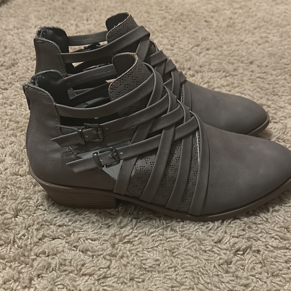 American Eagle booties - Picture 2 of 4